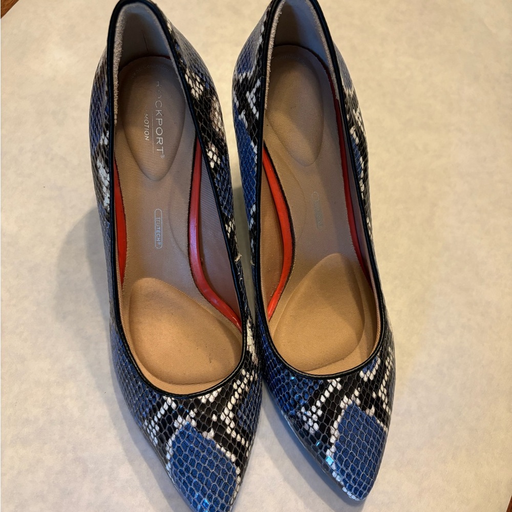 Rockport size 7 blue snakeskin heels (3 inches)